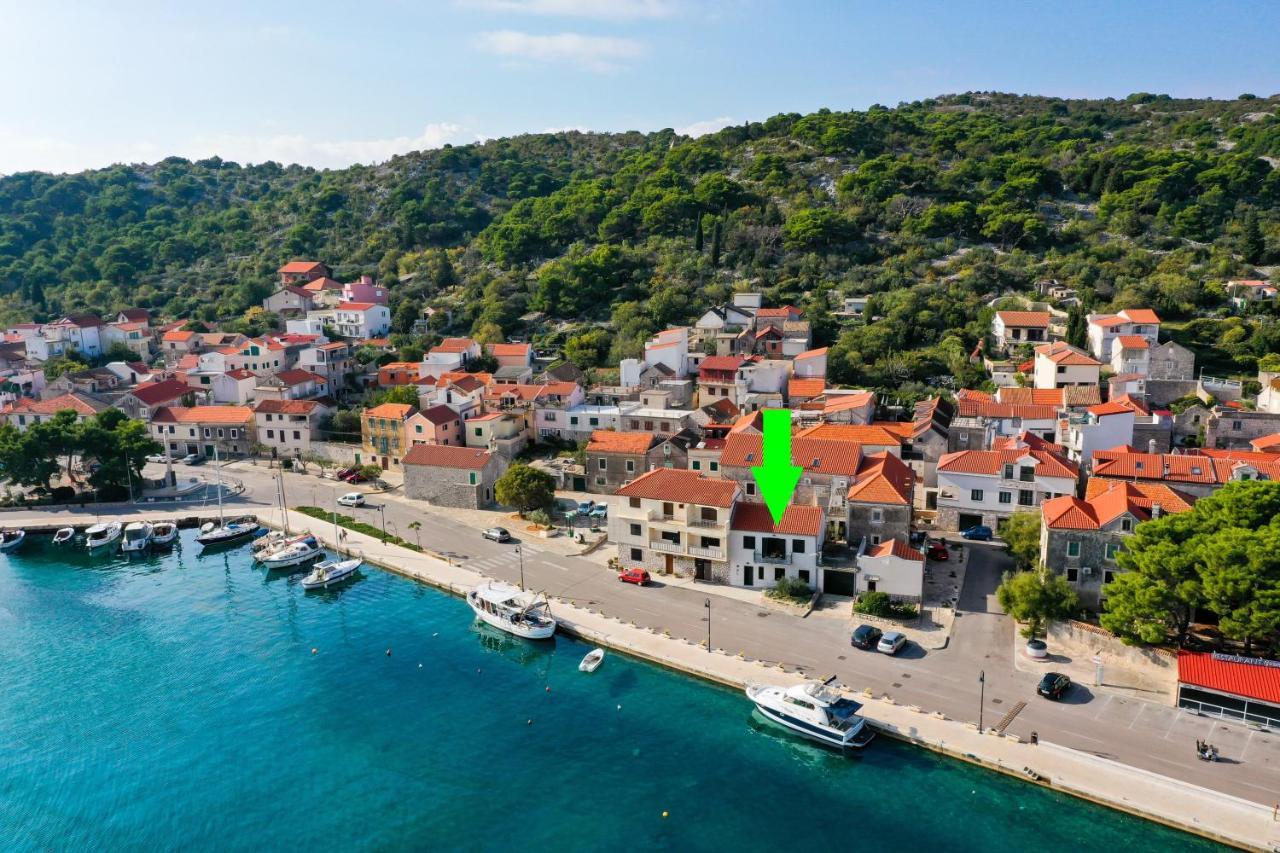 Apartment Milka With Sea View Tisno Eksteriør billede