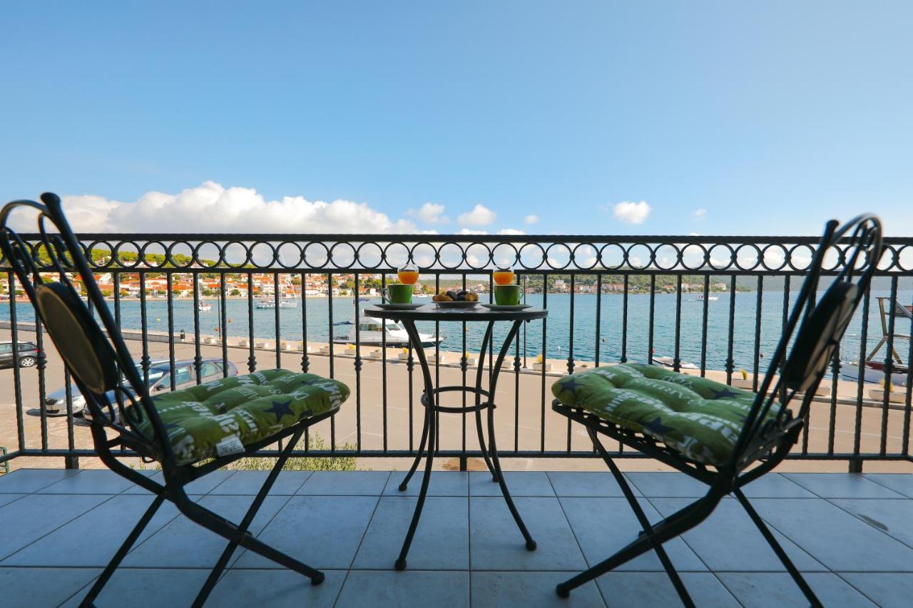 Apartment Milka With Sea View Tisno Eksteriør billede